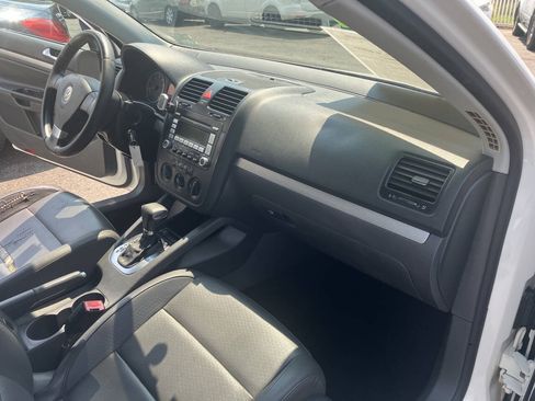 Used 2009 Volkswagen Jetta SEL FWD image 23