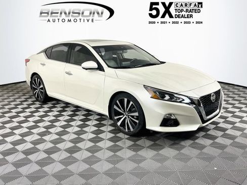 Used 2020 Nissan Altima 2.0 Platinum FWD image 1