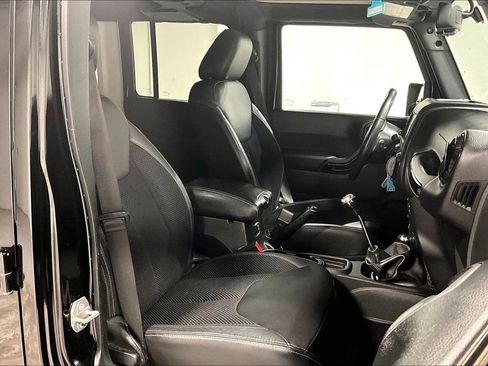 Used 2017 Jeep Wrangler Unlimited Sahara image 10