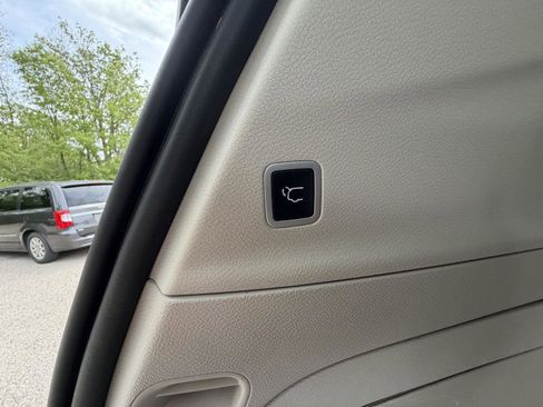 Used 2021 Chrysler Pacifica Limited w/ Premium & Safety Sphere Group FWD image 35