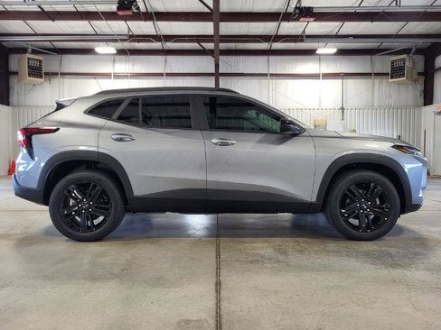 Used 2026 Chevrolet Trax ACTIV w/ Sunroof Package FWD image 6