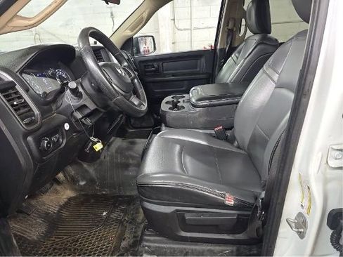 Used 2020 RAM 2500 Tradesman w/ Chrome Appearance Group RWD image 4