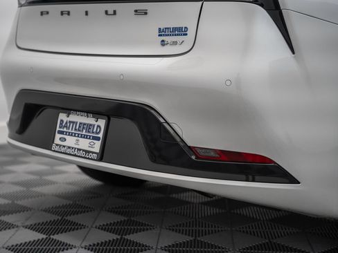 Certified 2024 Toyota Prius XLE FWD image 11
