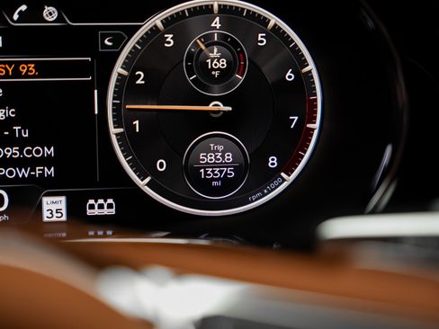 Used 2022 Bentley Flying Spur V8 AWD/4WD image 48