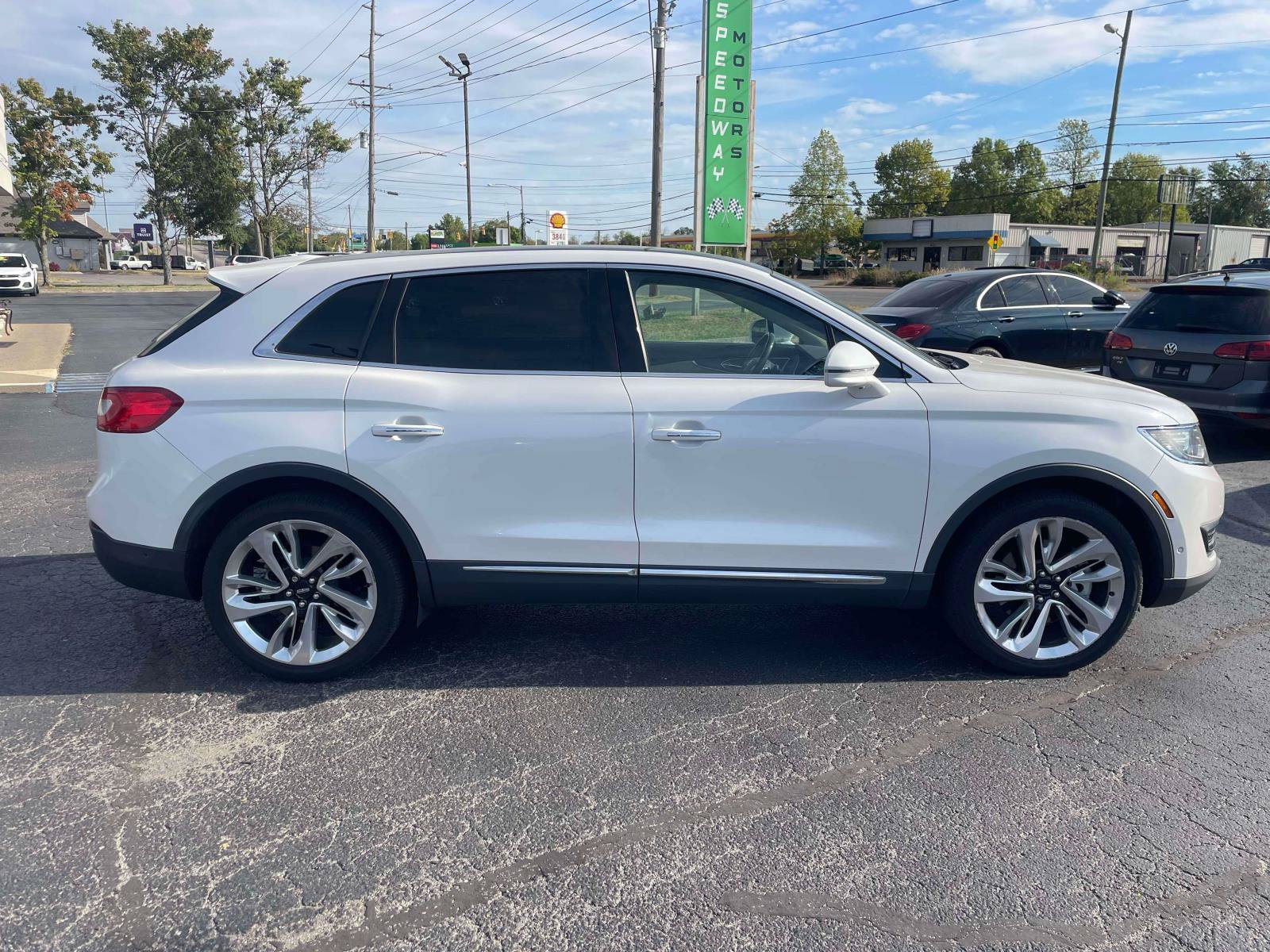 Used 2016 Lincoln MKX Reserve w/ Technology Package AWD/4WD image 10