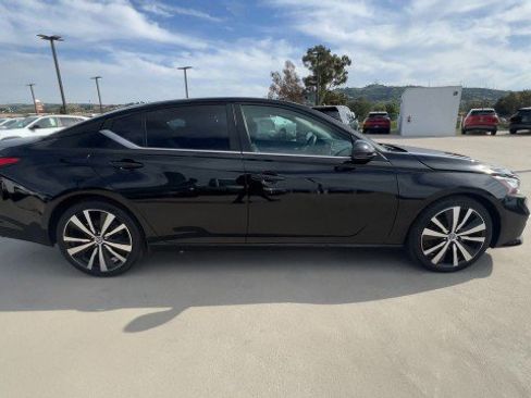 Used 2019 Nissan Altima 2.5 SR w/ SR Premium Package image 9