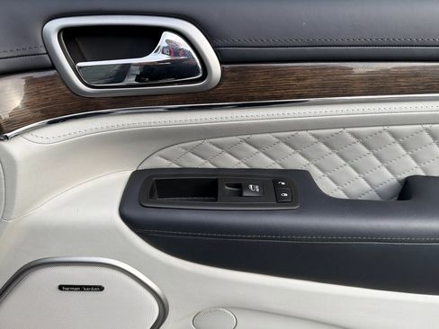 Used 2017 Jeep Grand Cherokee Summit image 22