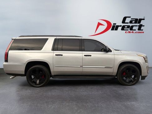 Used 2018 Cadillac Escalade ESV Luxury image 3