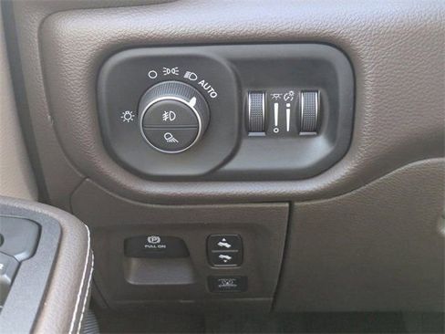 New 2026 Chrysler Pacifica Select AWD/4WD image 58