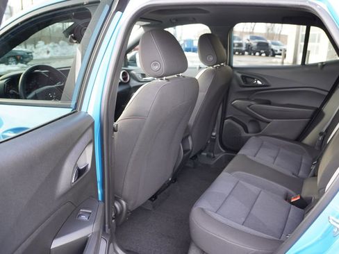 Certified 2025 Chevrolet Trax RS w/ Sunroof Package image 17