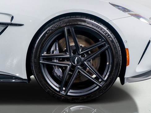 Used 2025 Aston Martin V8 Vantage Coupe image 42