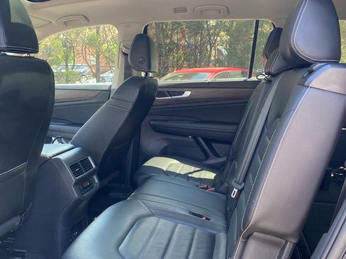 Used 2024 Volkswagen Atlas SEL AWD/4WD image 17
