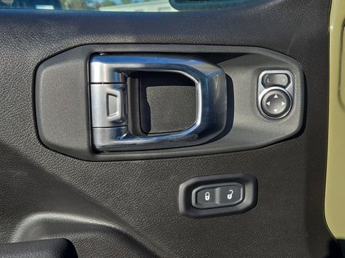 New 2025 Jeep Gladiator Sport image 12