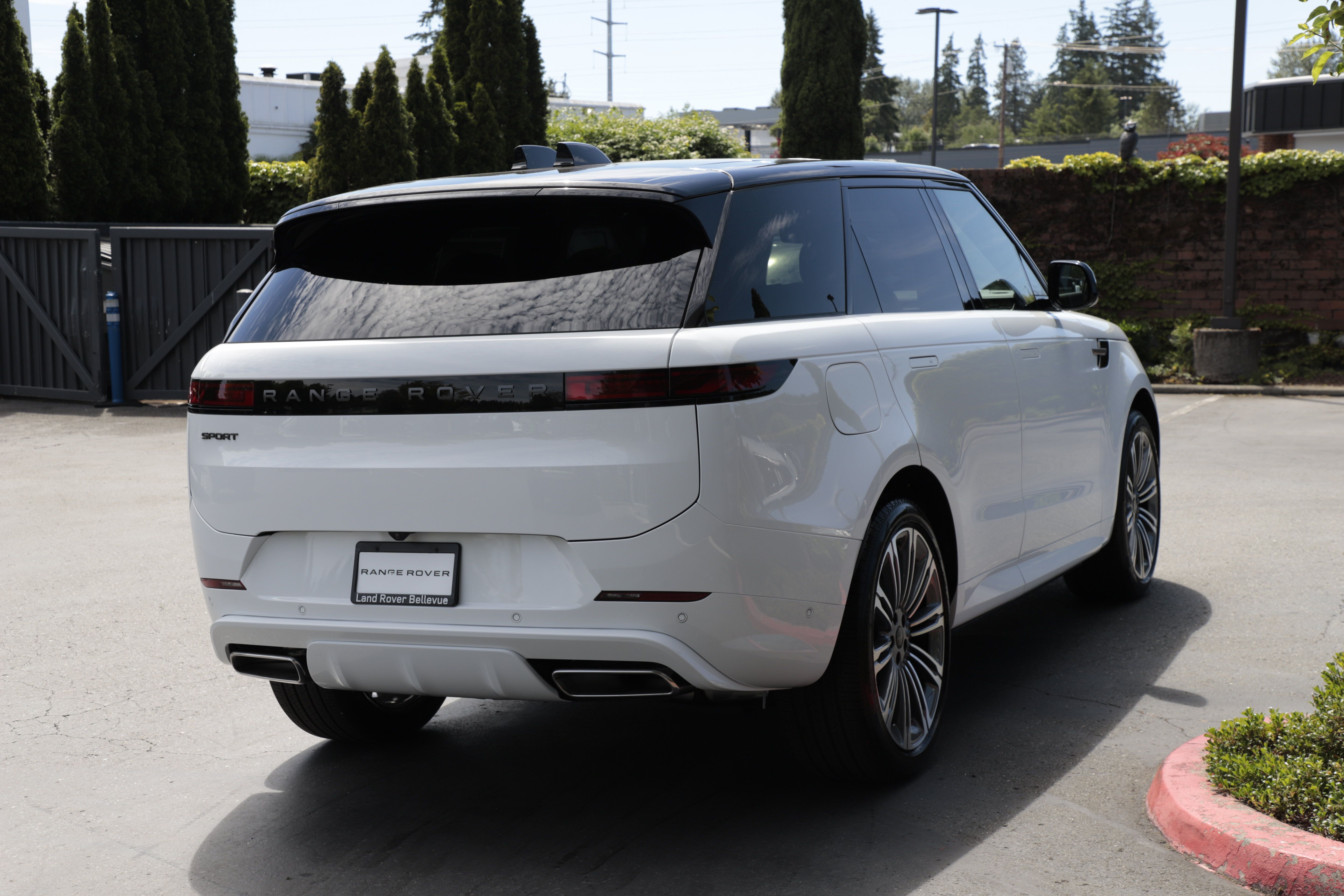 New 2026 Land Rover Range Rover Sport Dynamic SE AWD/4WD image 6