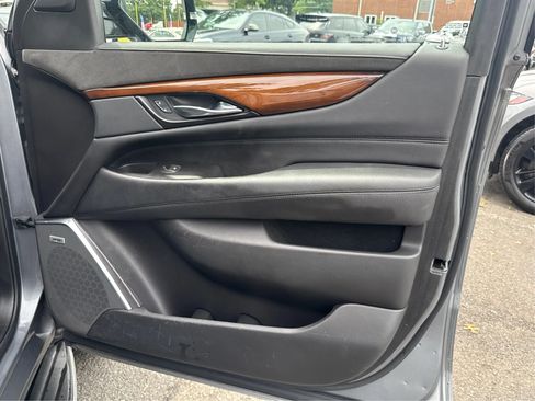 Used 2020 Cadillac Escalade Luxury AWD/4WD image 19