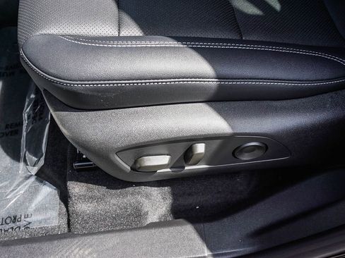 New 2026 Chevrolet Traverse LT FWD image 19