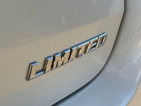 Used 2019 Toyota Highlander Limited FWD image 10