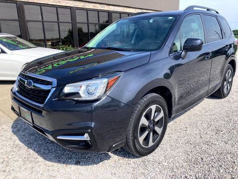 Used 2017 Subaru Forester 2.5i Limited AWD/4WD image 2