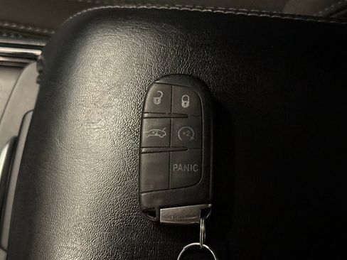 Used 2017 Dodge Charger SE w/ Power Sunroof Group image 16