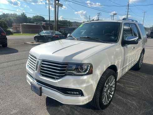 Used 2016 Lincoln Navigator Select AWD/4WD image 3