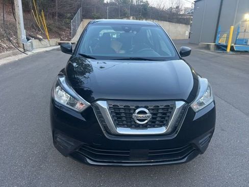 Used 2020 Nissan Kicks S image 2