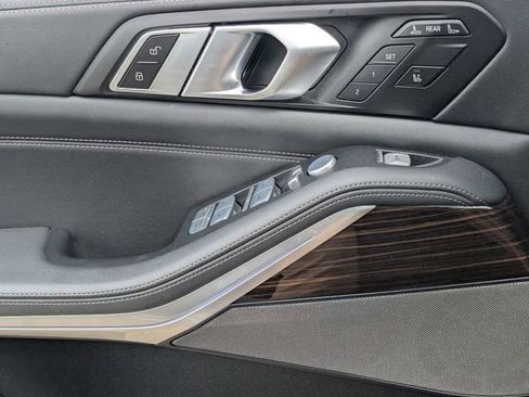 Used 2025 BMW X7 xDrive40i w/ Premium Package image 25