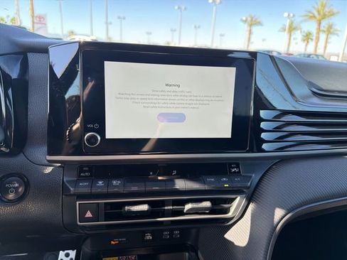 Used 2025 Toyota Camry SE image 19