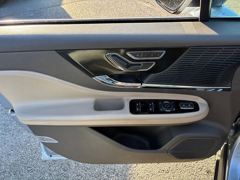 Certified 2022 Lincoln Corsair AWD w/ Premium Package image 11