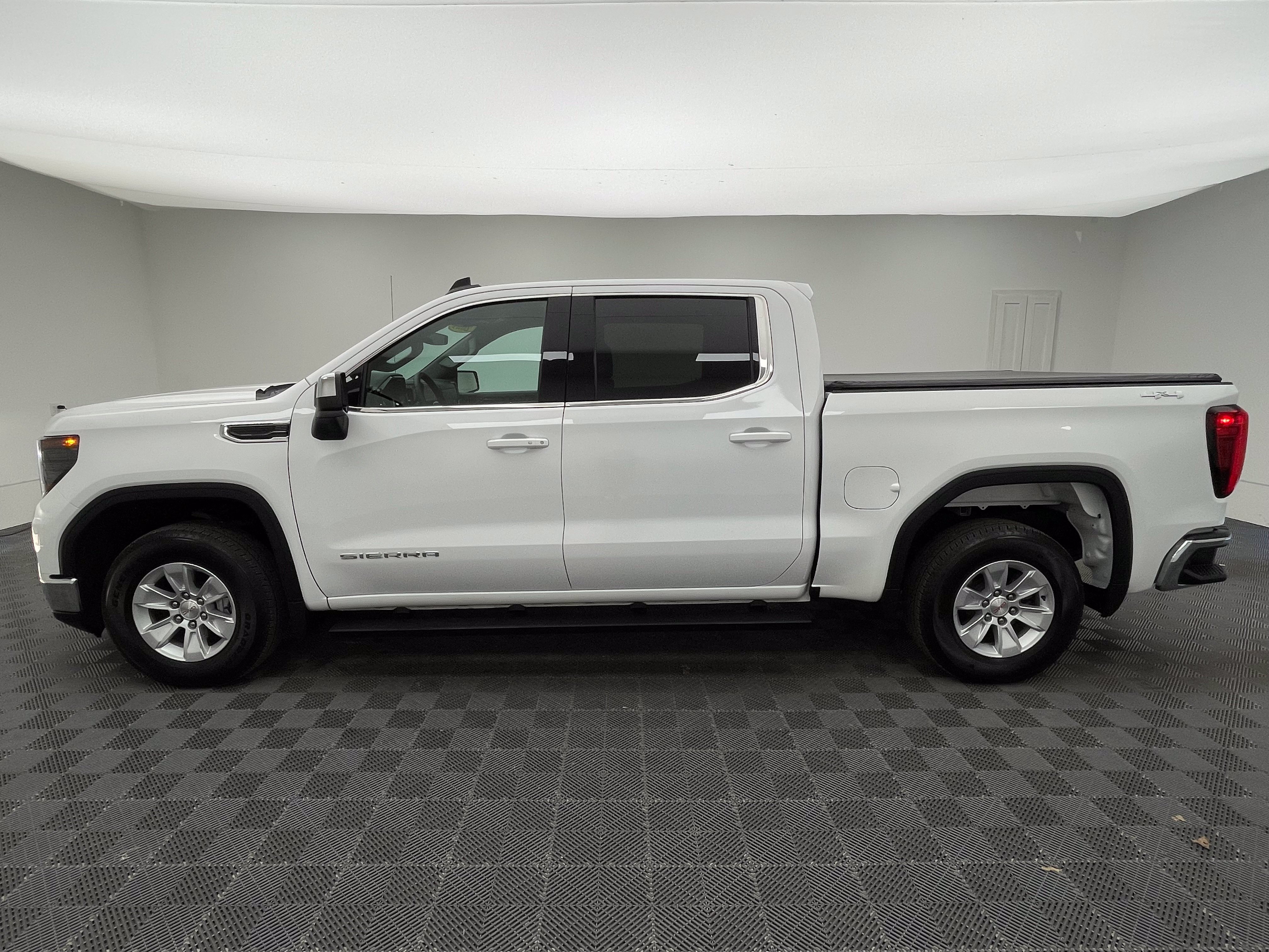Used 2024 GMC Sierra 1500 SLE AWD/4WD image 11