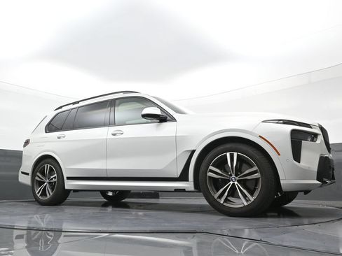 Used 2026 BMW X7 xDrive40i w/ M Sport Package AWD/4WD image 24