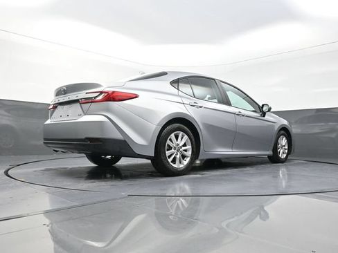 Used 2025 Toyota Camry LE FWD image 36
