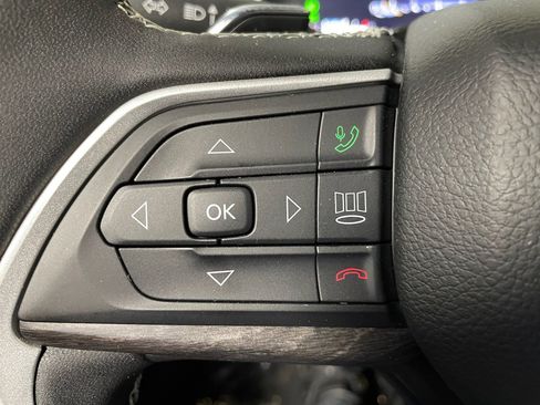 Used 2023 Jeep Grand Cherokee Limited image 24