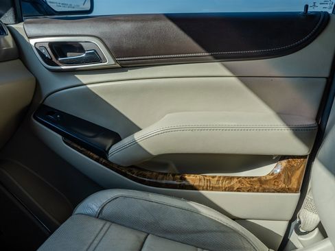 Used 2015 GMC Yukon XL Denali w/ Premium Package image 24