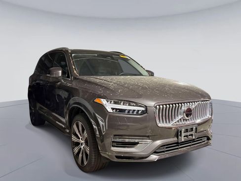 Used 2024 Volvo XC90 T8 Ultimate AWD/4WD image 3