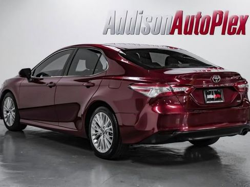 Used 2018 Toyota Camry XLE FWD image 11