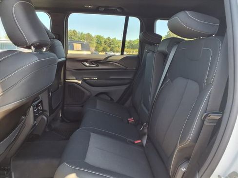 Used 2024 Jeep Grand Cherokee Laredo X w/ Luxury Tech Group I AWD/4WD image 24