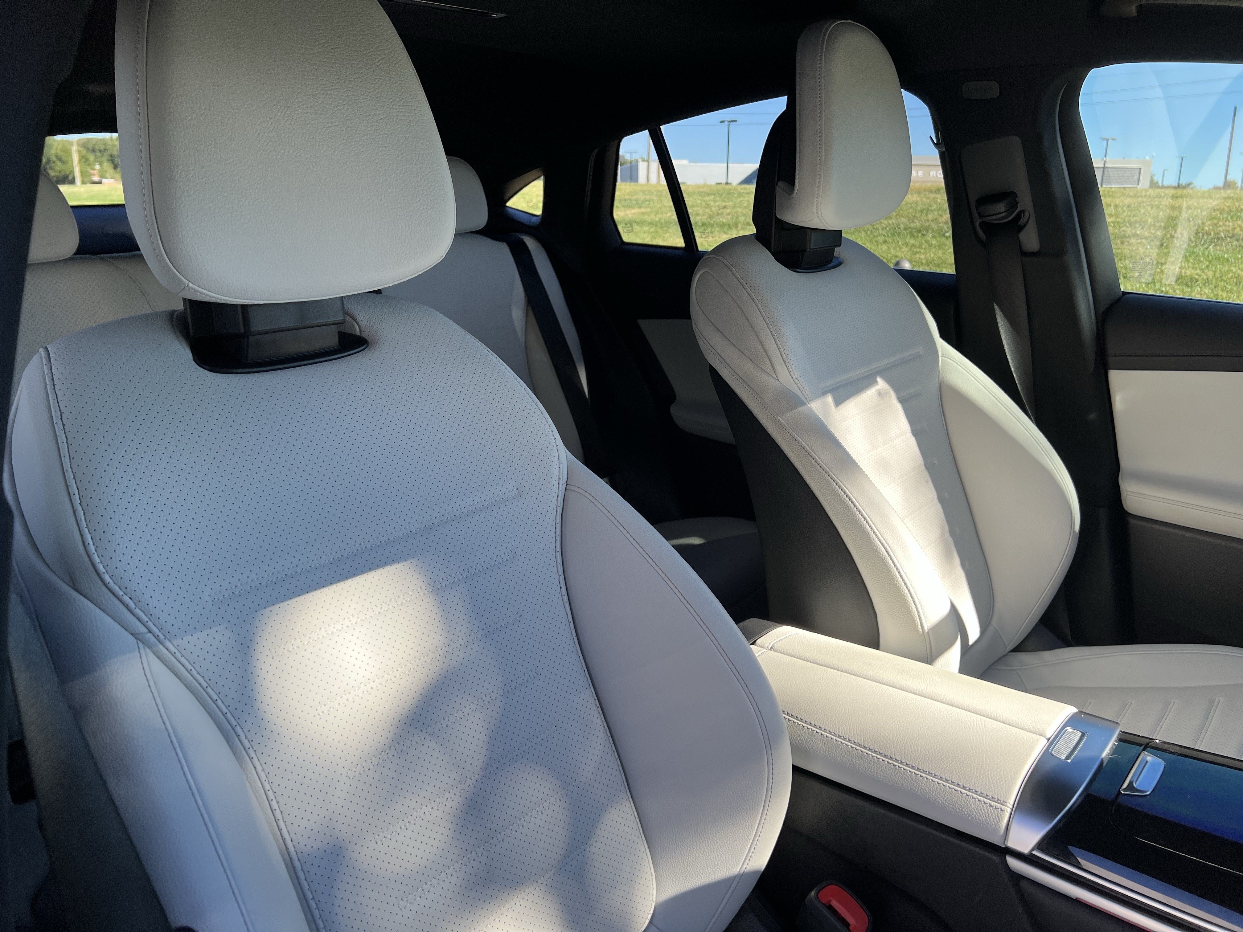 Used 2025 Mercedes-Benz GLC 300 4MATIC image 35