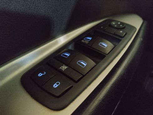 Used 2018 Dodge Journey SE w/ Connectivity Group FWD image 27