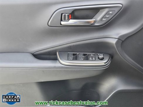 Used 2023 Toyota Crown Limited image 34