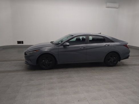 Used 2022 Hyundai Elantra SEL image 2