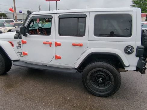 Used 2019 Jeep Wrangler Unlimited Sahara w/ Cold Weather Group AWD/4WD image 6