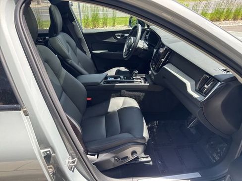 Used 2025 Volvo XC60 B5 Plus AWD/4WD image 15