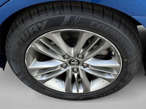 Used 2017 Toyota Camry SE FWD image 9