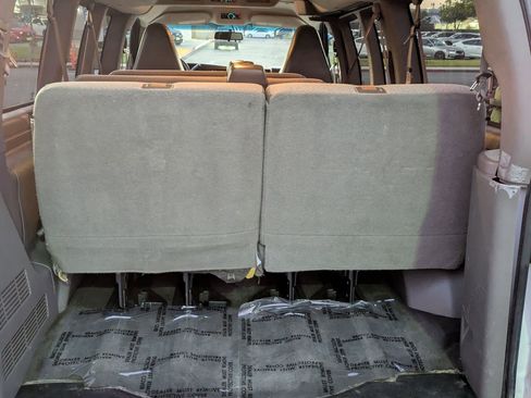 Used 2017 Chevrolet Express 3500 LT w/ LT Preferred Equipment Group image 16