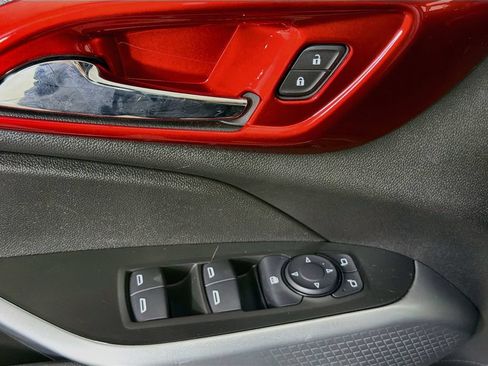 Used 2025 Chevrolet Trax RS w/ Sunroof Package FWD image 23
