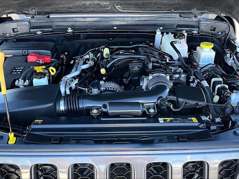 Used 2023 Jeep Gladiator Mojave w/ Cold Weather Group image 31