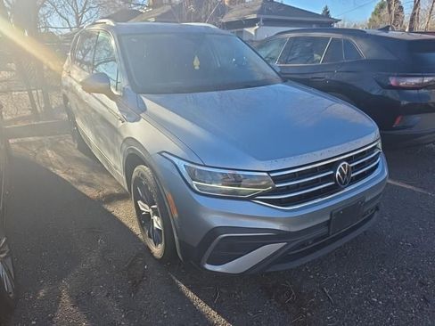 Used 2023 Volkswagen Tiguan SE w/ Panoramic Sunroof Package image 13