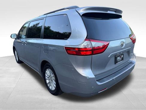 Used 2015 Toyota Sienna XLE w/ XLE Navigation Package FWD image 4