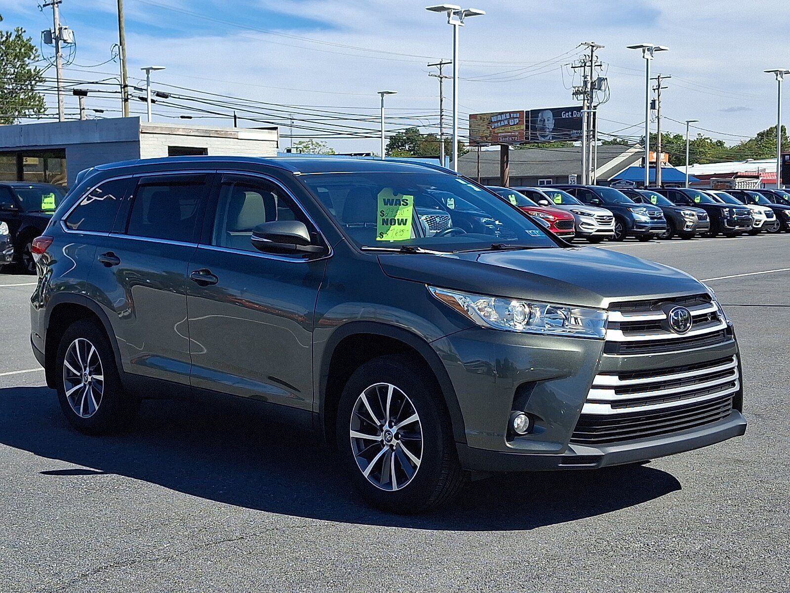 Used 2019 Toyota Highlander XLE AWD/4WD image 3
