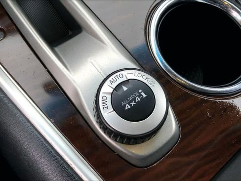 Used 2014 Nissan Pathfinder SL AWD/4WD image 30